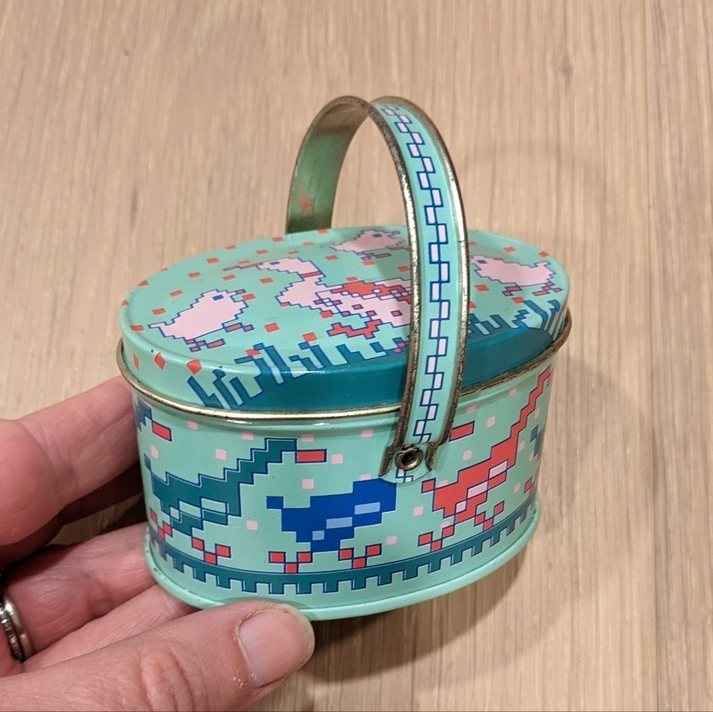 Vintage Goose themed tin